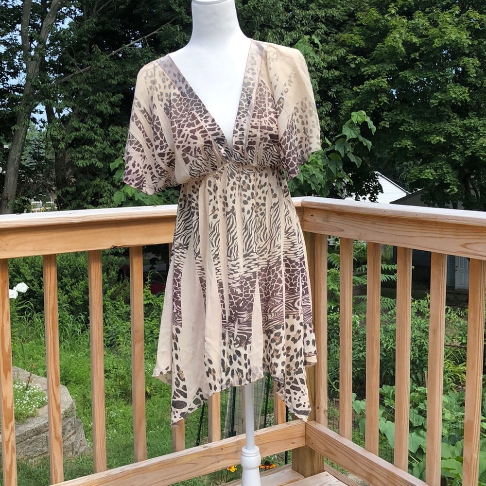 Joyce Leslie flowy vneck top